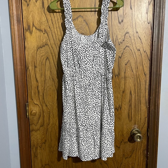 Banana Republic black & white cheetah dress. New with tags. Sz medium tall. - Picture 2 of 3